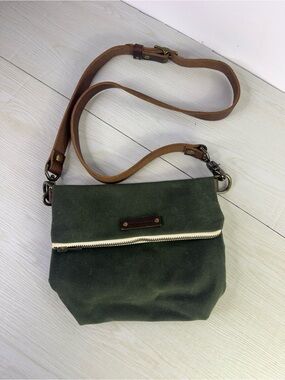 Like new Red House The Satchel Green Waxed Canvas Leather Strap Crossbody Bag